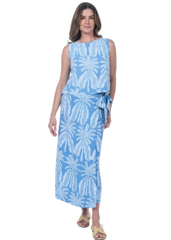 This traditional blue royal palms wrap around style sarong skirt features a  an easy and comfortable fit with a keyhole tie at the waist. Shown here with matching crop tank in blue royal palms print.