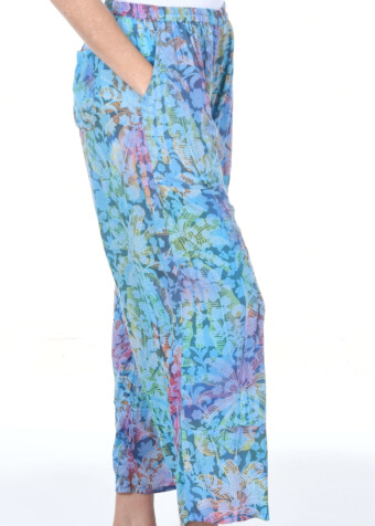 Pair our all-time favorite blue multi palms pocket pant with our cut out tank  for a classic complete set! 