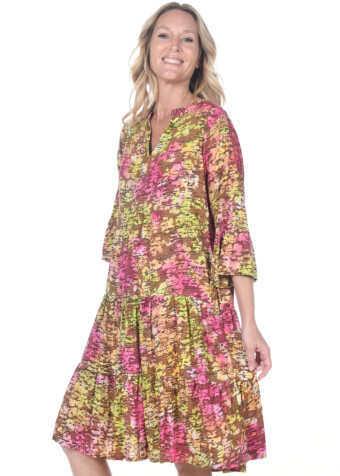 The Kyla Dress in the new raining flowers print is a comfortable.
