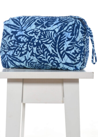 Turquoise, navy garden print ditty bag with zipper. 
