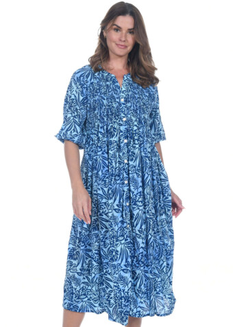The Netty Dress features a scoop neck with buttons and 3/4 sleeves.